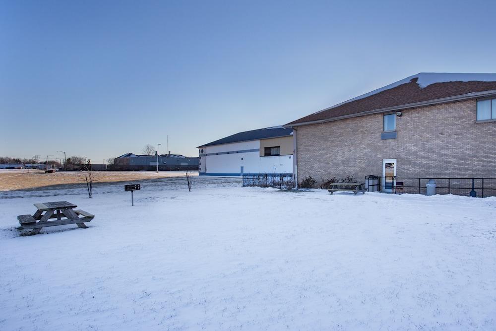 Super 8 By Wyndham Kokomo Buitenkant foto