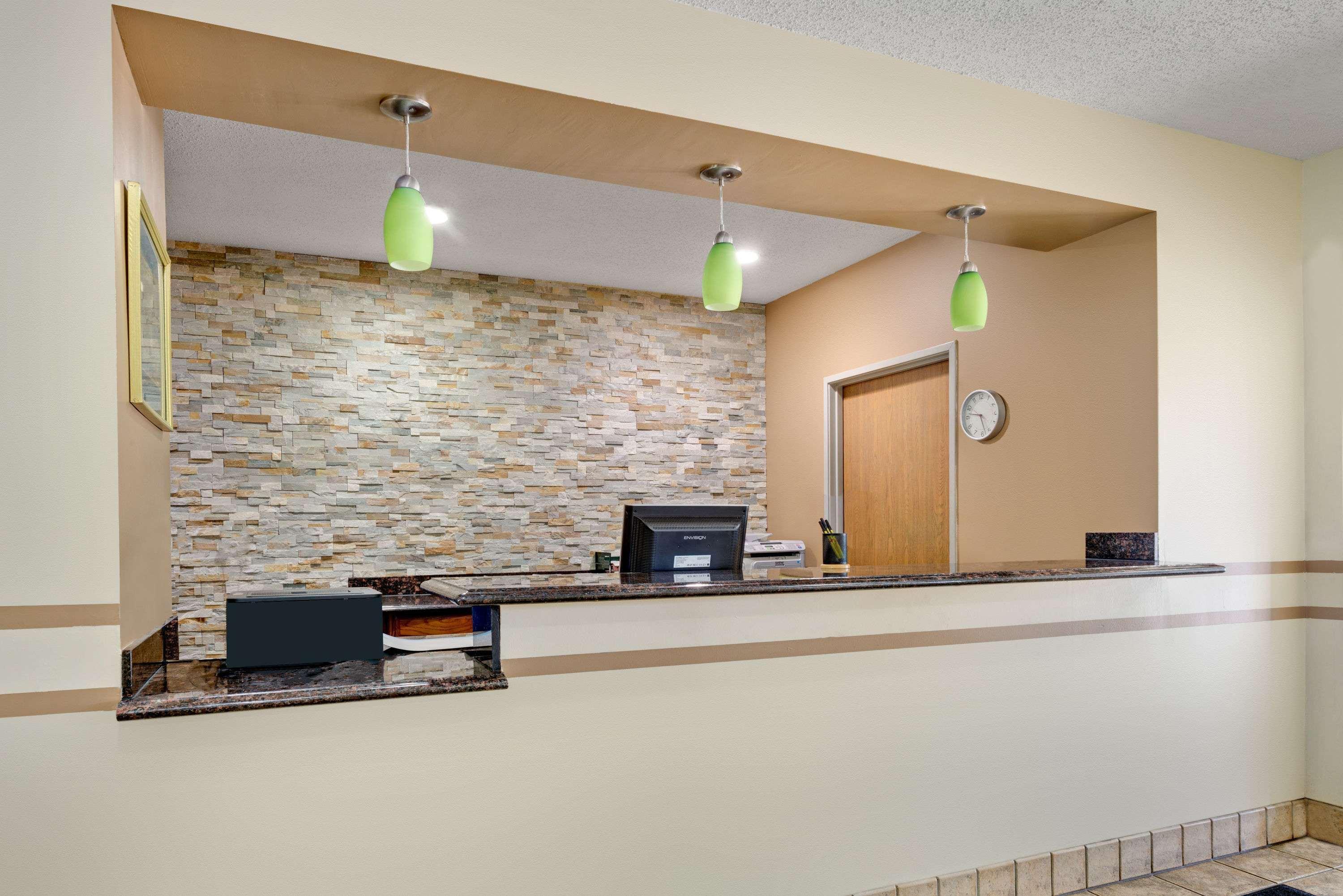 Super 8 By Wyndham Kokomo Buitenkant foto