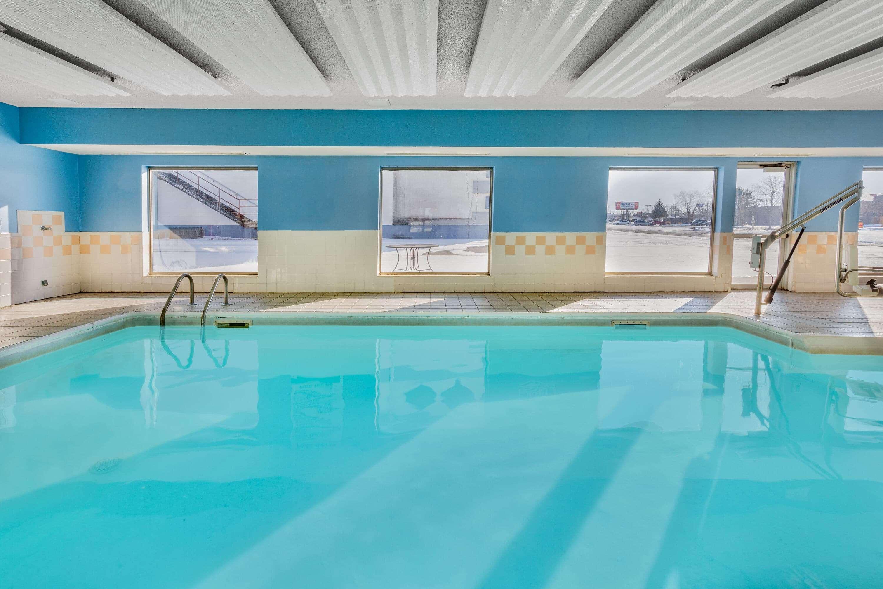 Super 8 By Wyndham Kokomo Buitenkant foto
