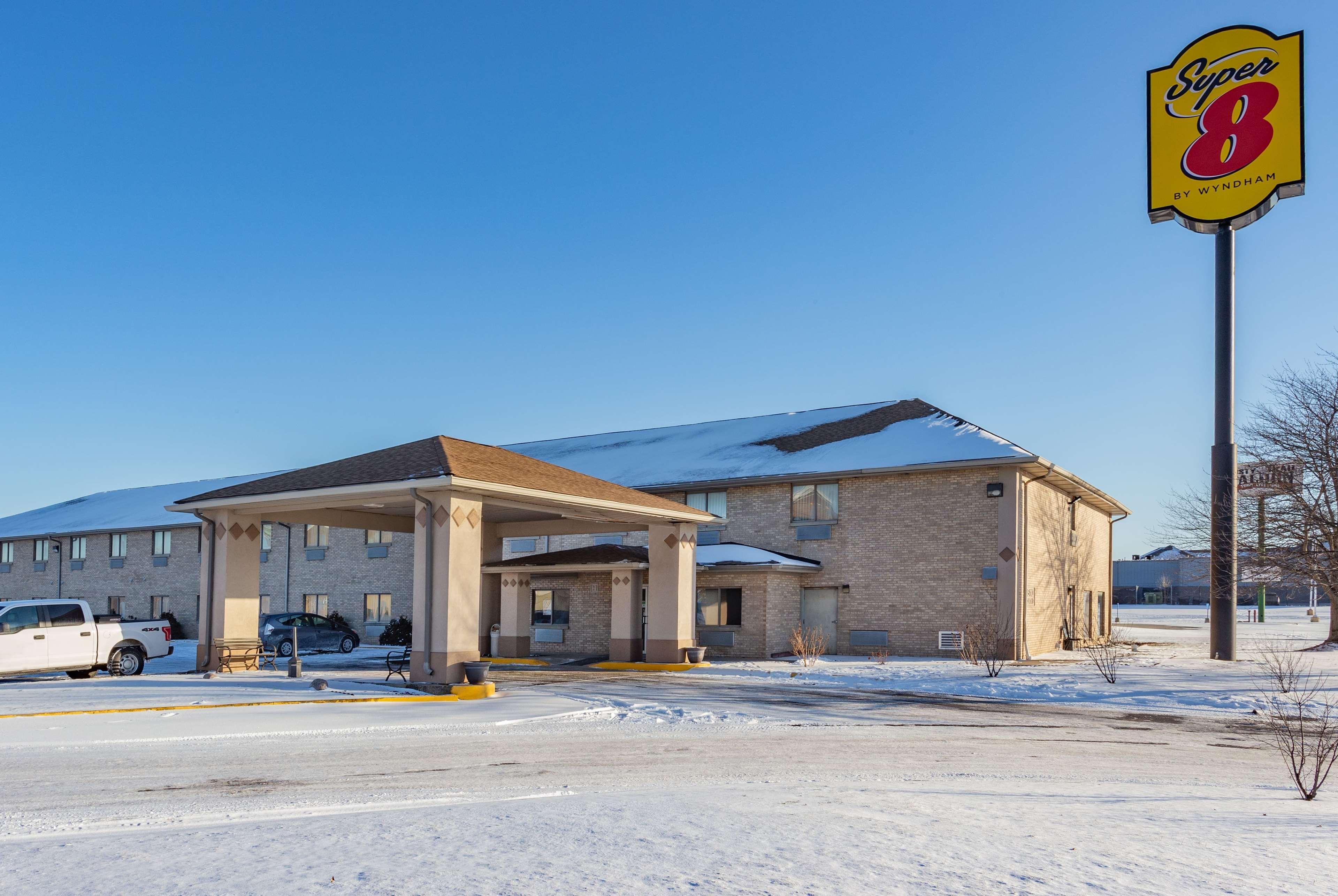 Super 8 By Wyndham Kokomo Buitenkant foto